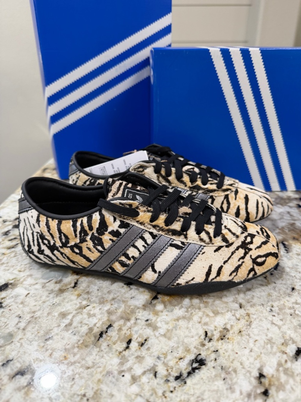 adidas Tokyo Zebra / Off White / Core Black / Wonder White - Picture 8 of 11
